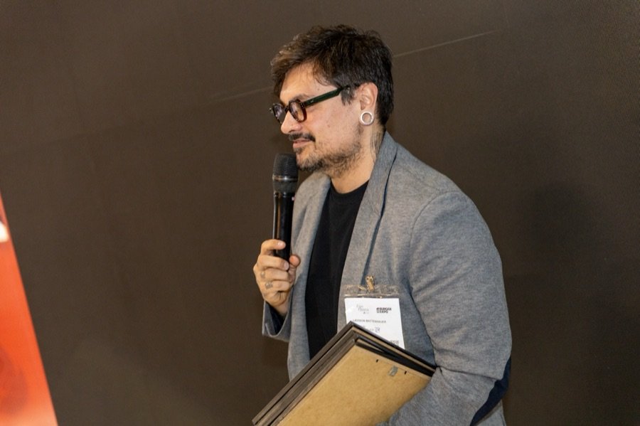 Lierson Mattenhauer Jr. falando em palestra na Burger Expo